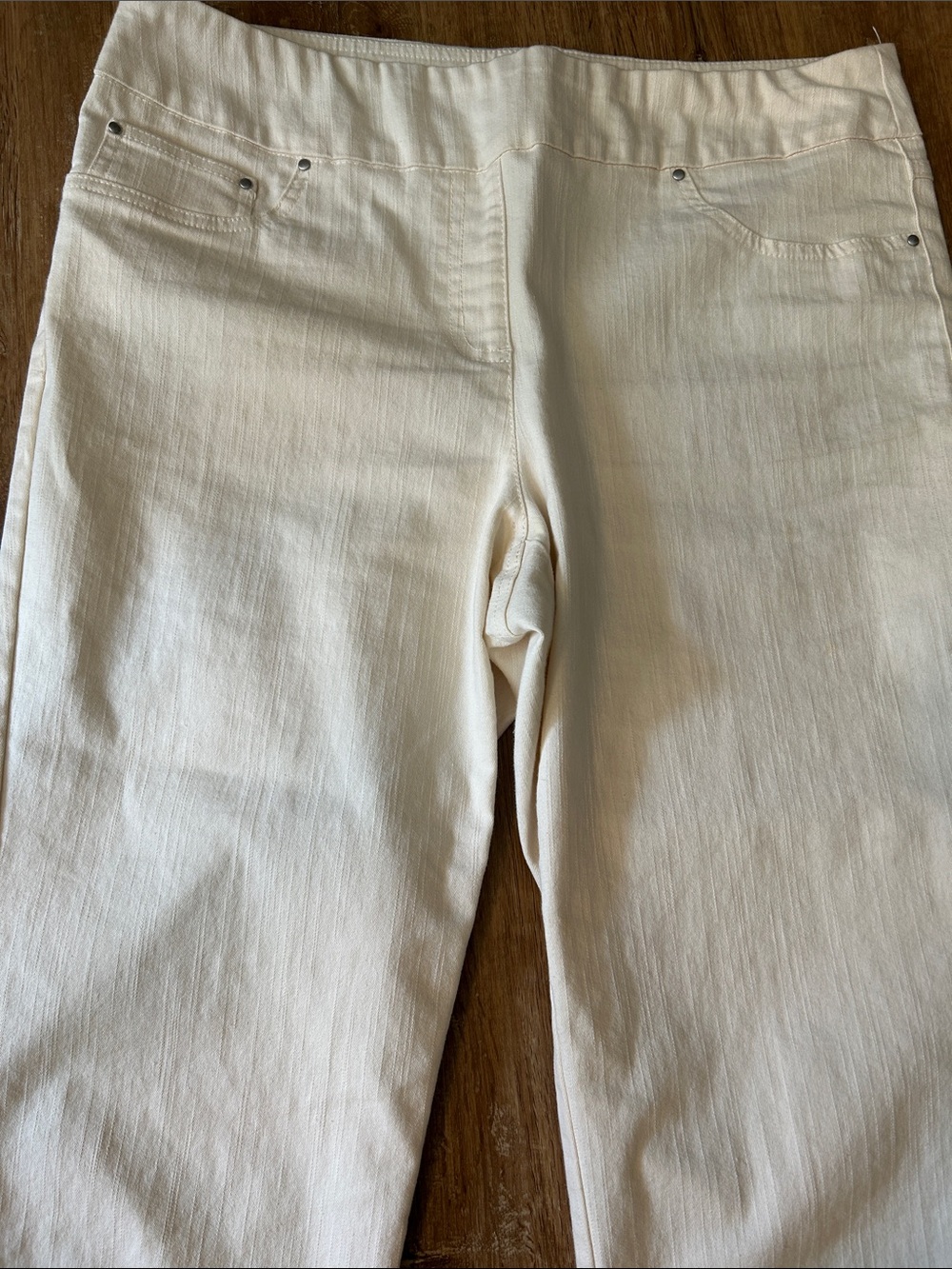 Ruby Rd. Cream Cropped Stretch Capris - Picture 2 of 6